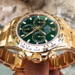Reloj de oro con diamantes