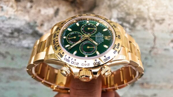 Reloj de oro con diamantes