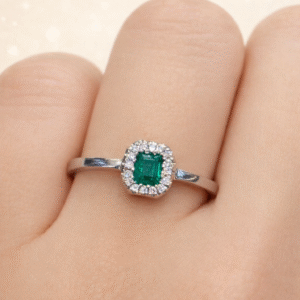 Anillo 18K Esmeralda y Diamantes