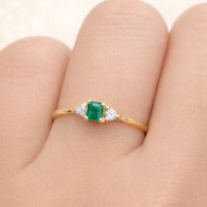 Anillo Diamantes y Esmeralda 18K